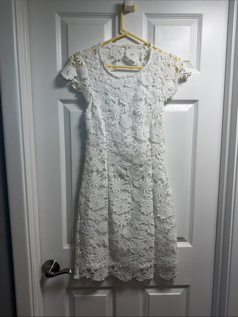 Lulu's White Floral Lace Cap-Sleeve Dress